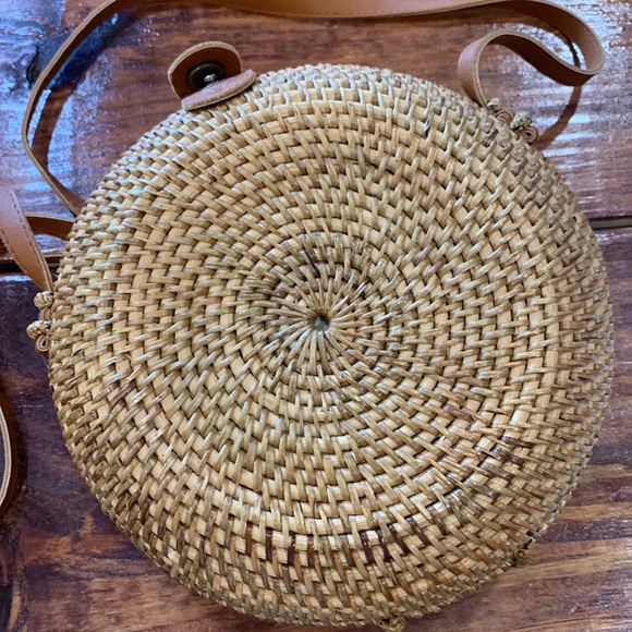 Collection Eighteen Round Rattan Crossbody Bag - Picture 7 of 13